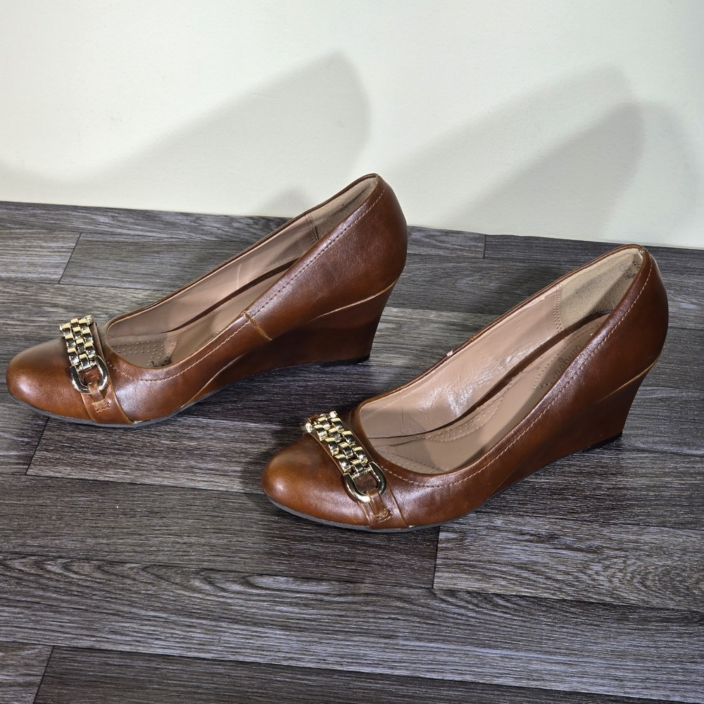 Dexflex Comfort Women's Size 8.5 M Brown Leatherโ Wedge Heels Gold Chain Pumps